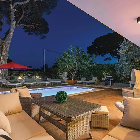 Cozy In Cervar With Sauna 別荘 ポレッチ