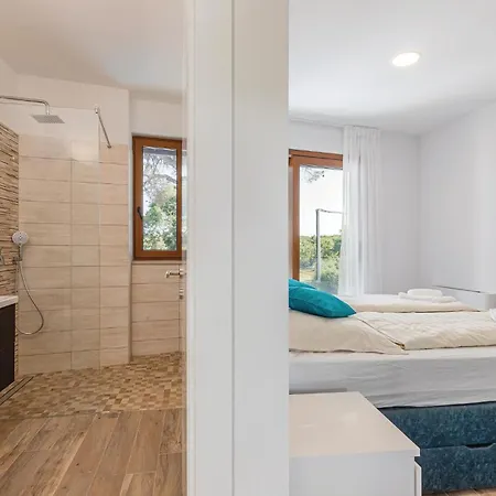 別荘 Cozy In Cervar With Sauna