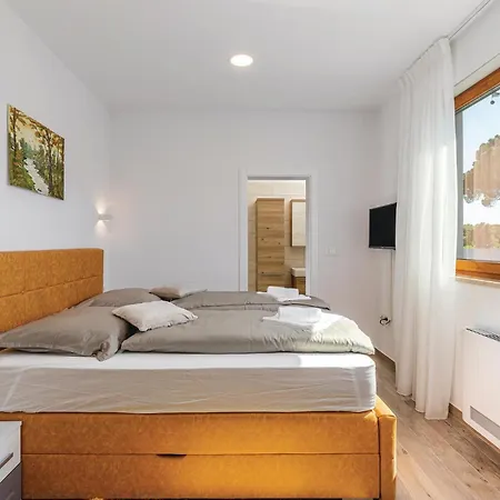 別荘 Cozy In Cervar With Sauna