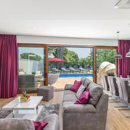 Cozy In Cervar With Sauna 別荘 ポレッチ