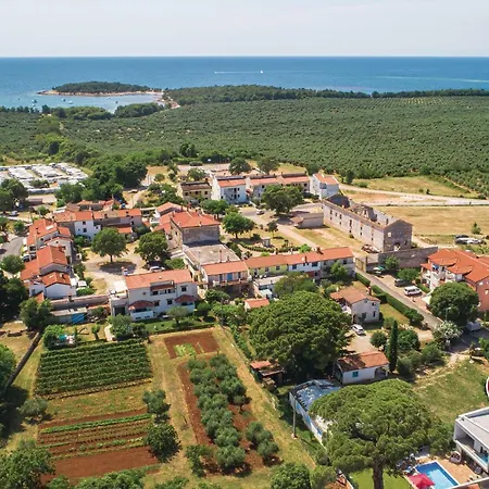 別荘 Cozy In Cervar With Sauna *