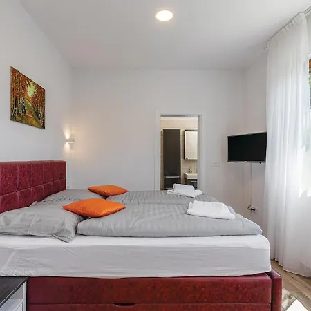 Cozy In Cervar With Sauna Poreč