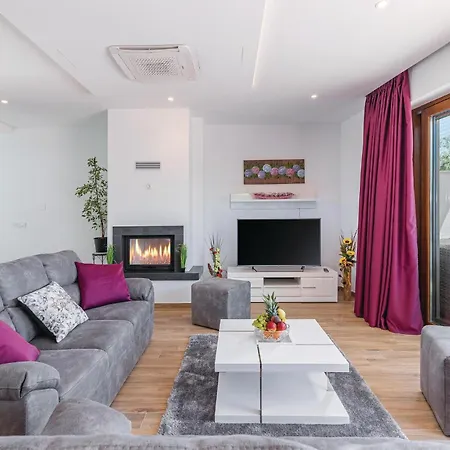 Prázdninový dům Cozy In Cervar With Sauna *