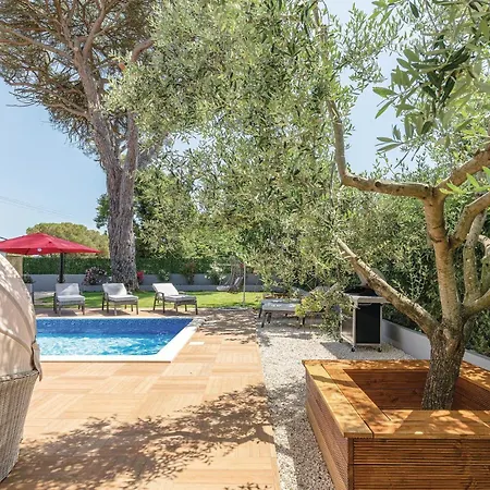 Holiday home Cozy In Cervar With Sauna *